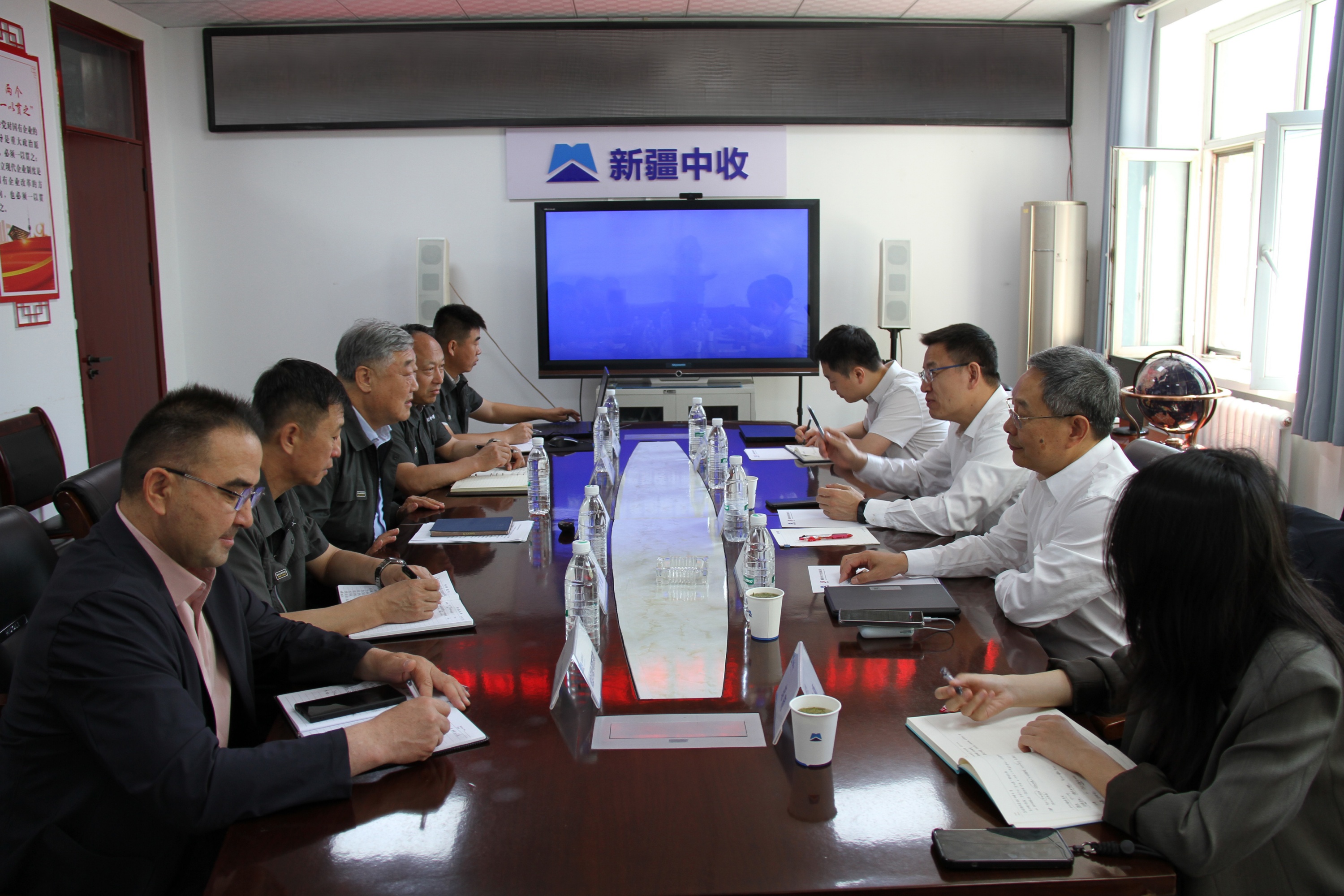 國機集團副總經理周開荃一行調研新疆食色短视频成人2(1).jpg